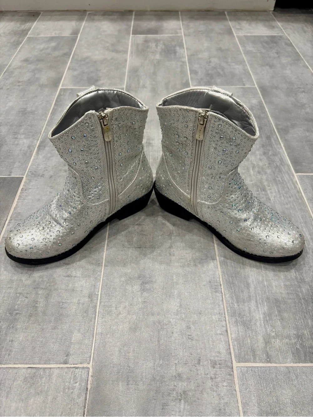 Tahari Girls Size 2 Silver Rhinestone Zipper Sparkle Ankle Cowboy Boots